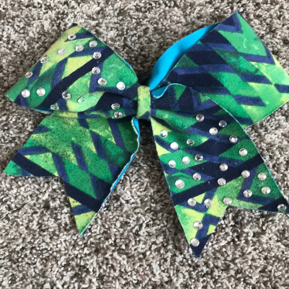 Cheer bow